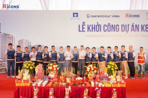 Cán bộ nhân viên nhà thầu Ricons chụp ảnh kỷ niệm tại lễ khởi công dự án K8CT1
